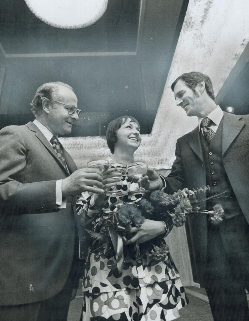 Hotel gets first guest. A bouquet and champagne toasts were in order yesterday for the opening of Hyatt House, on Avenue Rd. north of Bloor St. Marily(...)