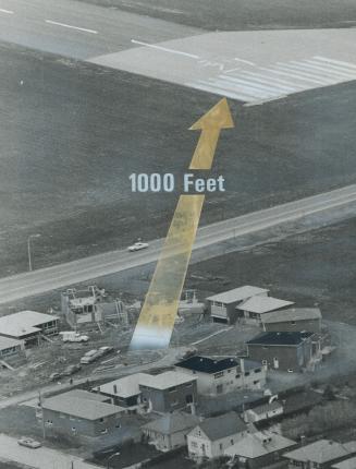 New homes going up less than 1,000 feet from east end of Downsview Airport's east-west runway are being investigated by Alderman Paul Godfrey, who say(...)