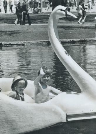 A holiday in the sun. The swan boats on Centre Island are the Victoria Day choice of Marni Anderson, 4, and her brother Jay, 9. An estimated 25,000 pe(...)