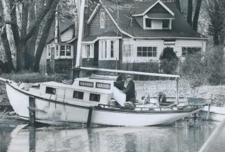 Malcolm Holcett, who has made his sloop Maple Leaf cosy enough to live on, goes to get food for some Island ducks