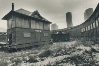 A Mall? The old CP roundhouse, at the foot of the CN Tower, where steam engines were repaired in the railway's heyday, would do well as museum of shop(...)