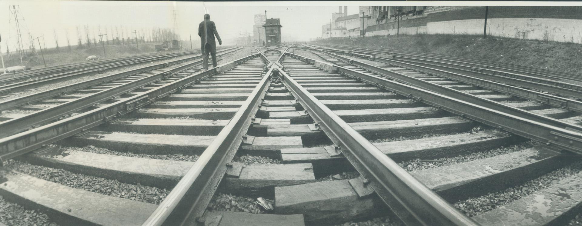 Old and new in rail yards. With 179 switches and controls, Fred Pace (top) directs trains from the John St. control tower. Al Dignard (left) works in (...)