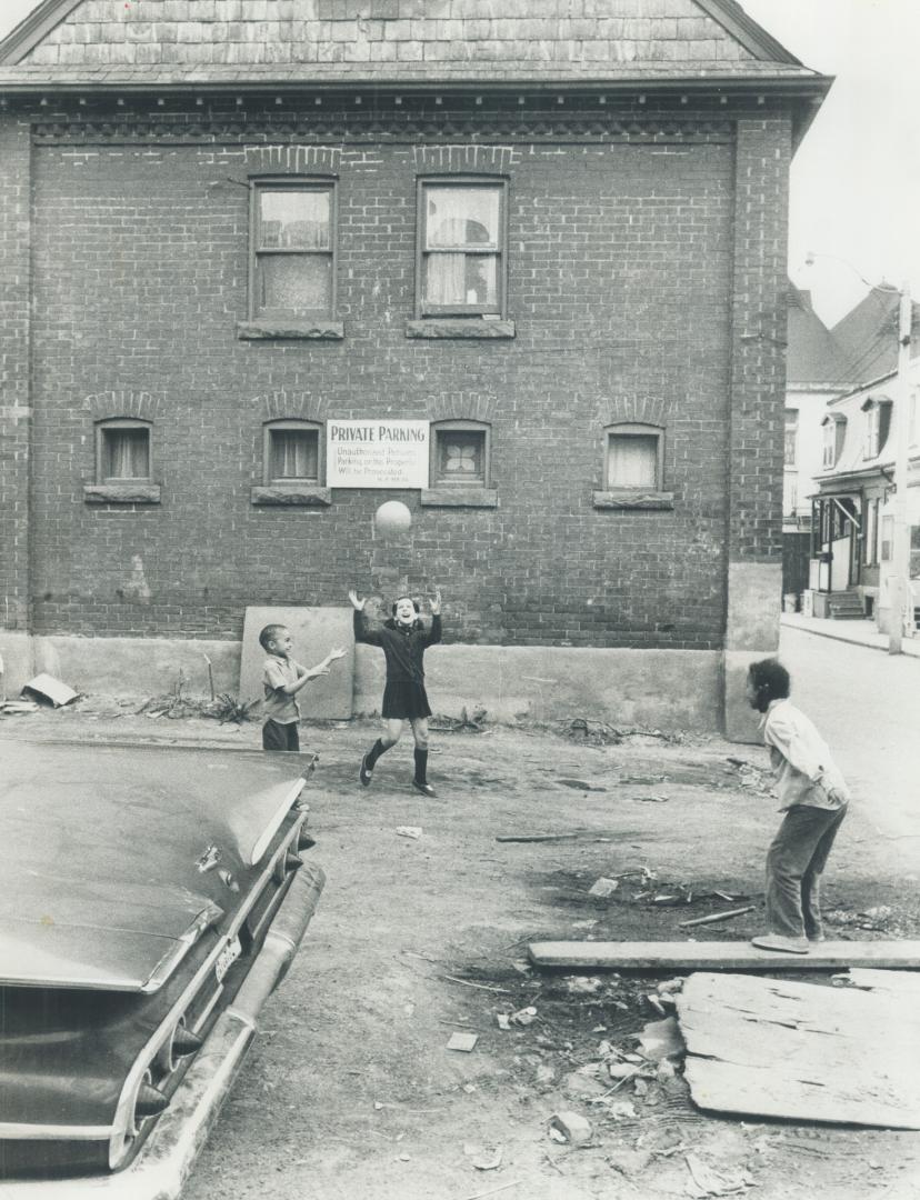 This lot, now used for parking will soon be a bright play area for the Glasgow St