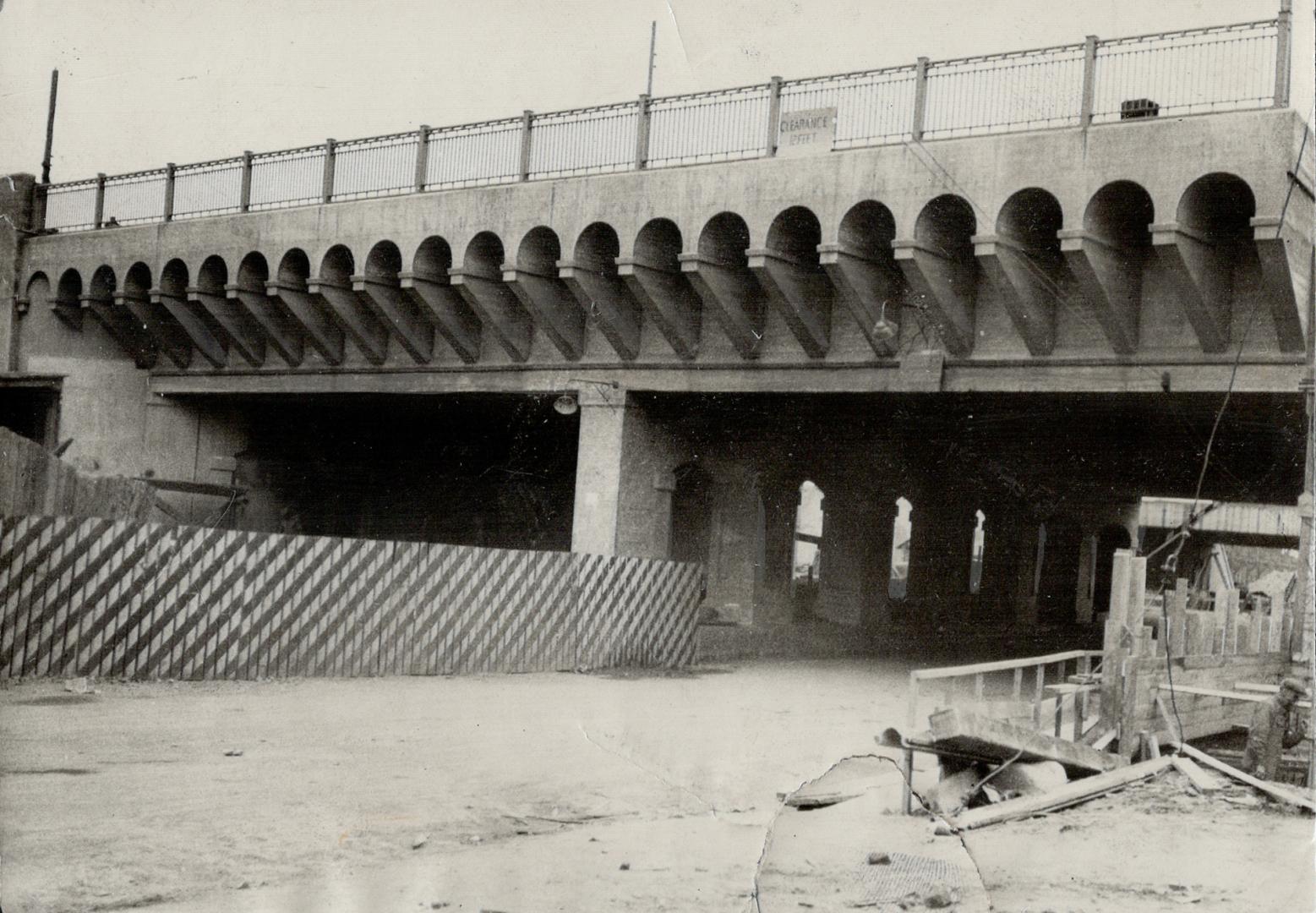 Striking and unusual detail on Toronto's new railway viaduct