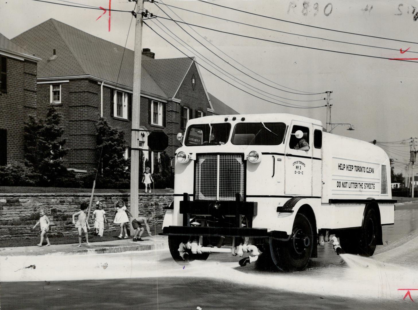 Rivers of foam startked Torontonians saw on city streets yesteday were the latest brain-wave of the street-cleaning department to keep the city clean.(...)