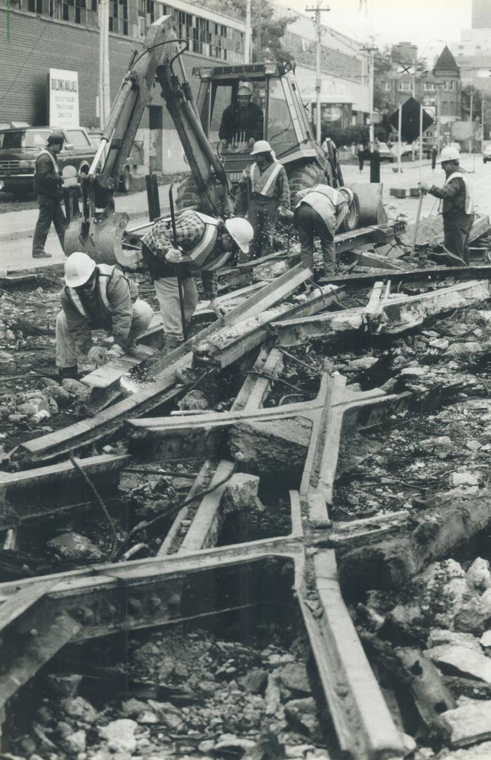 King-size mess. A repair crew works on the streetcar rails on King St. W. near Ossington Ave. yesterday. Riders and motorists can expect delays on Kin(...)