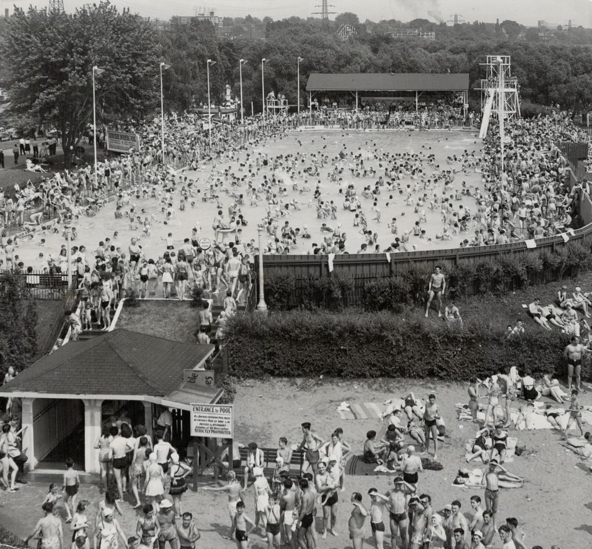 Fleeing week-end heat, thousands of Torontonians sought relief on the beaches and in the water