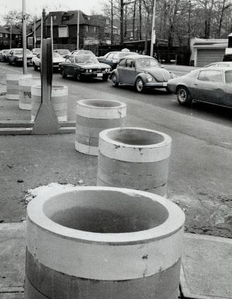 Children play among Moore Park street barricades (above) as cars pass by (right)