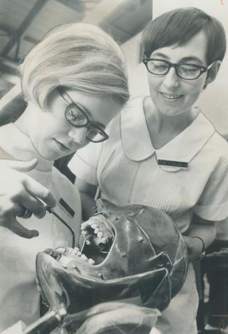 Drill Team. Dental students Mai-Liis Karro (left) and Anita Charlebois drill cavities in human teeth implanted in stainless steel head yesterday durin(...)