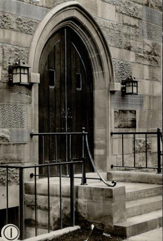 Built at a cost of $380,000, with exterior of Indiana limestone, and finished with processed cement blocks, the student residence and lecture rooms of(...)