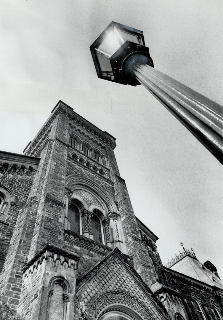 Oldest building at the University of Toronto, University College is regarded by some as Canada's most beautiful building. Some who have seen it from a(...)