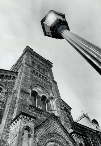 Oldest building at the University of Toronto, University College is regarded by some as Canada's most beautiful building. Some who have seen it from a(...)