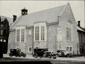 The new Leonard library of Wycliffe college, Toronto, is a handsome building of white stone and faces the University Playground