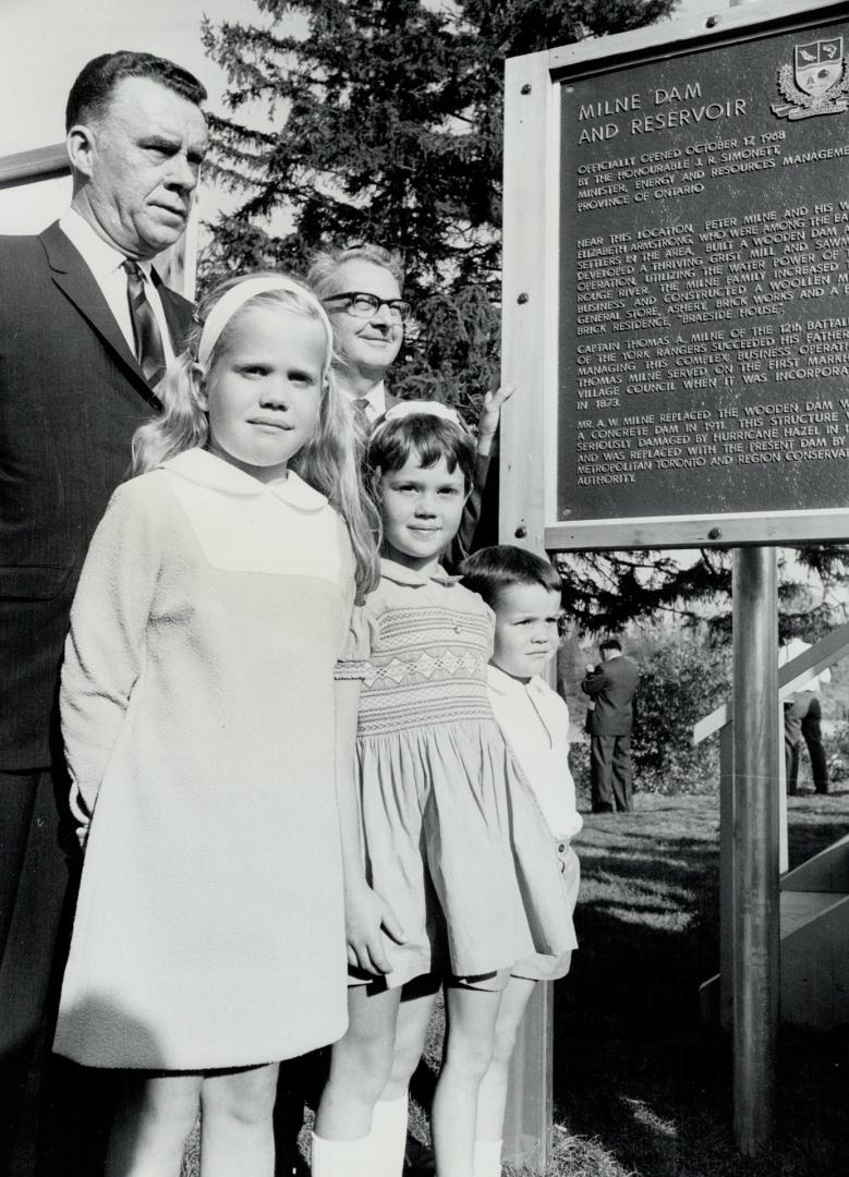 Great - Great - Great - Grandchildren, of pioneer settler Peter Milne, Katharine Webb, 8, Janet, 7, and Warren, 5, stand with Energy and Resources Min(...)