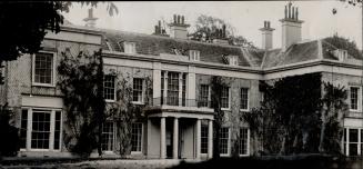 Lord Cavendish, son of the Duke of Devonshire and grandson of another former Canadian governor-general, traded Compton Place (CENTRE), at Eastbourne, (...)