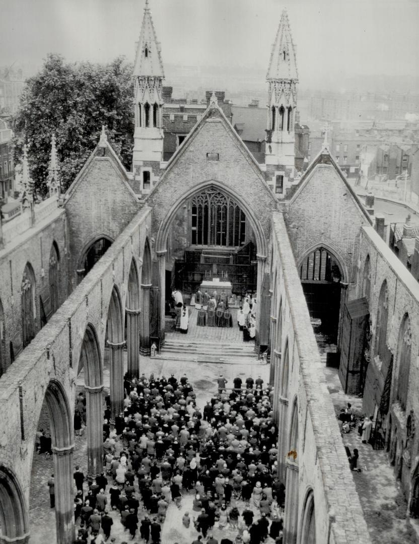 Pontifical Mass in the ruins of St