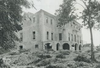 The plantation great house where Annie Palmer, the White of Rose Hall ruled with black magic, the lash, murder and an iron will, sits at the top of a (...)