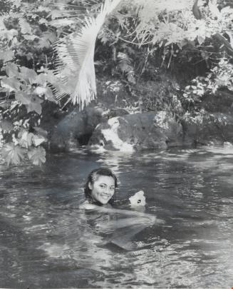 Pieere loti's pool, where the French poet lived and loved and produced his pagan works, is only one of many spots in Tahiti you can reach for a 40-cen(...)