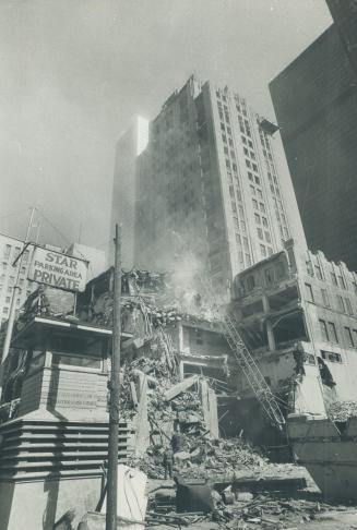 Canada - Ontario - Toronto - Toronto Star - Buildings - 80 King St W - Demolition