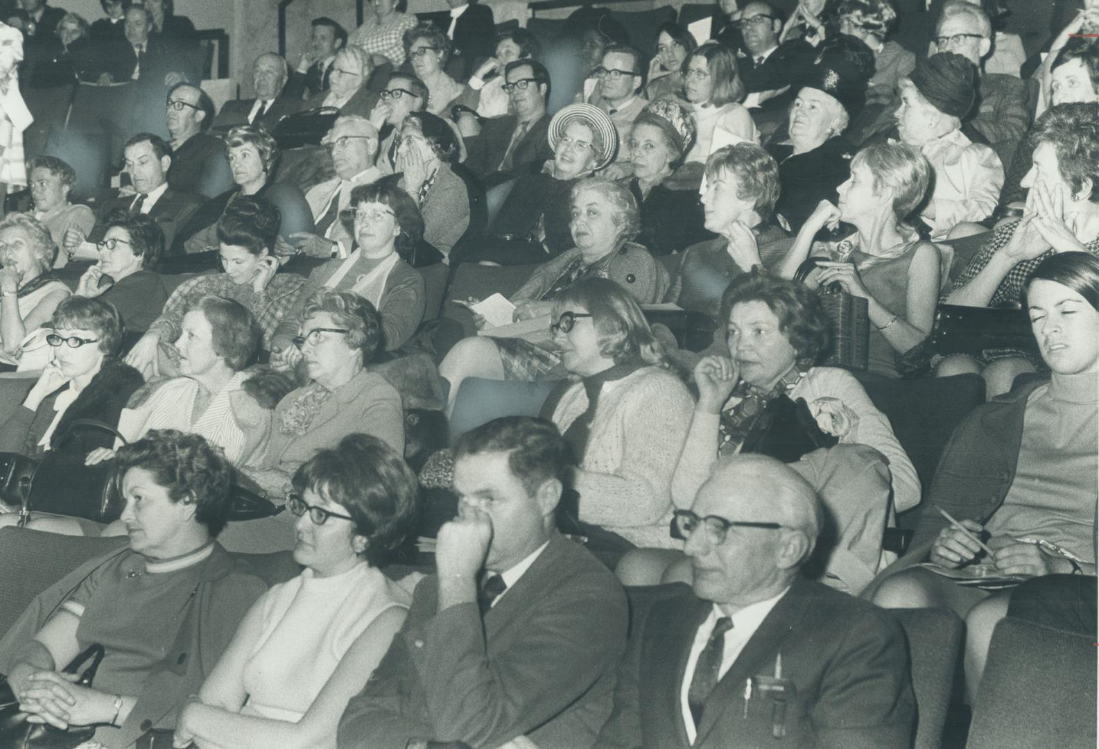 Listening Attentively, part of the 400-member audience at The Toronto Star forum probing doctor-patient relations listens to one of the panelists answ(...)