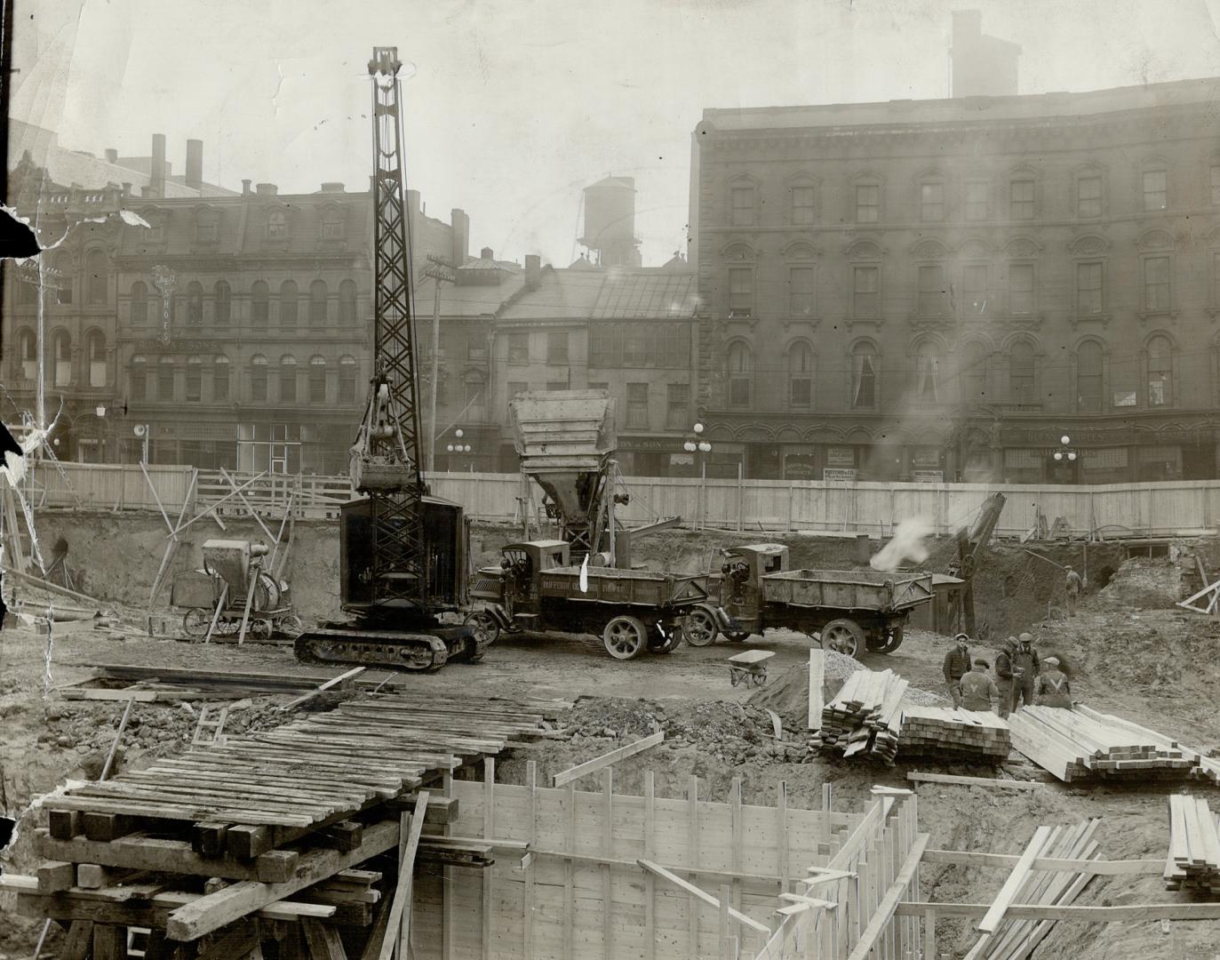 Canada - Ontario - Toronto - Toronto Star - Buildings - 80 King St W - Construction