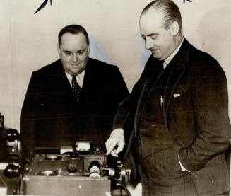 Wirephoto on the job, Already set up at Quebec ready to flash pictures of the arrival of the King and Queen to Star readers is the portable wirephoto transmitter, sent from Toronto