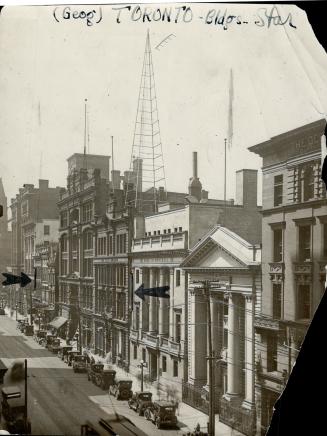 King St West showing the Star Bldg