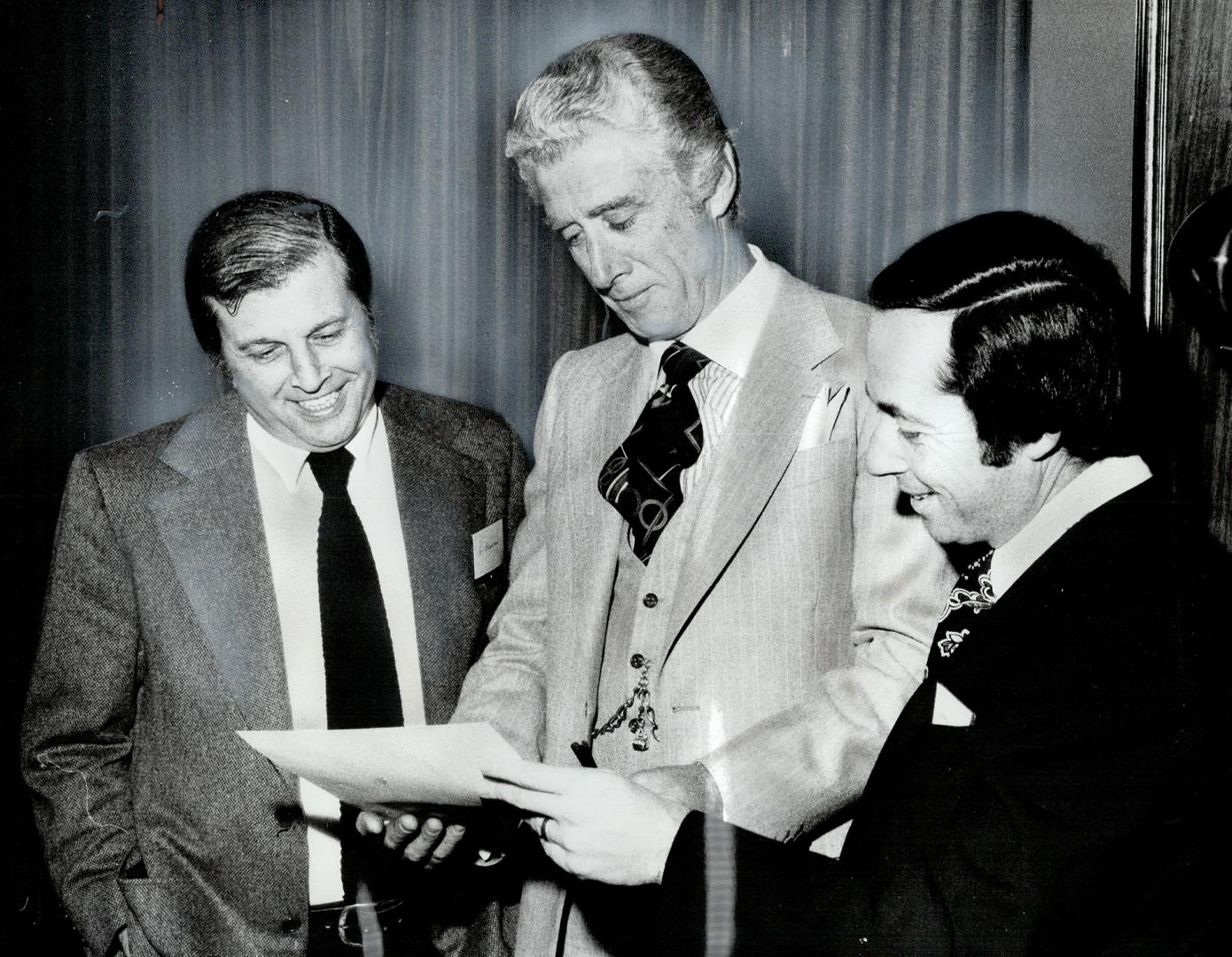 Al Balding (centre) chats with owners Gil Blechman (left) and Harvey Kalef after he was confirmed yesterday as resident pro of Canadian PGA National c(...)