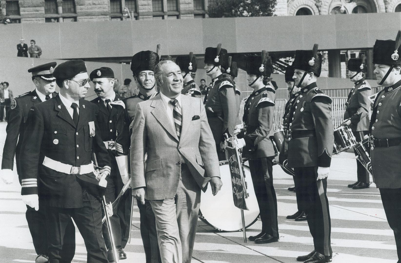 honored, Mayor Hughes and Deputy Chief James Noble of police, inspects 709 Toronto Communications Regiment, a militia unit. The unit was given freedom(...)