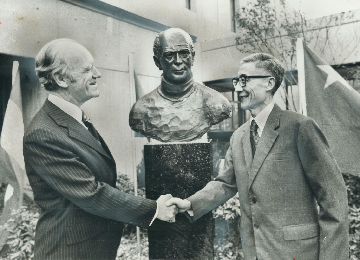 Chinese Give York Bust Of Bethune