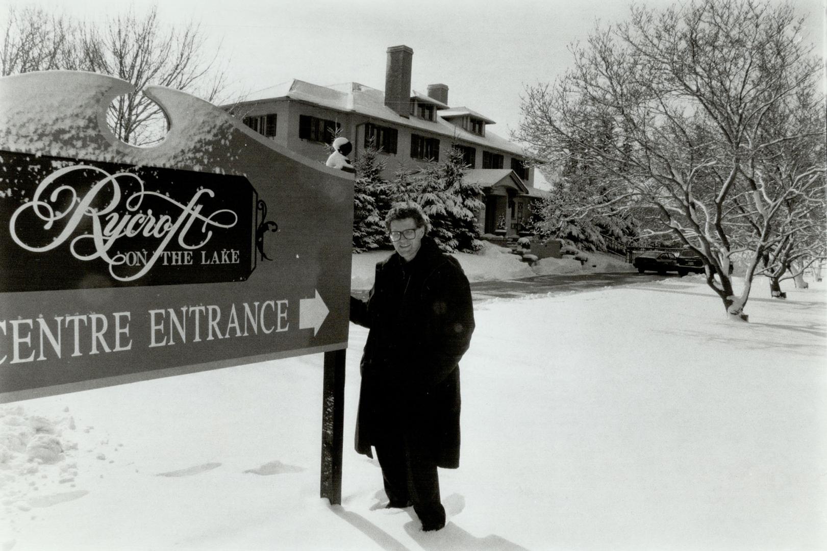 Lakeside manor: Builder Val Bezic used 1917 Ryland New mansion in Oakville for sales office