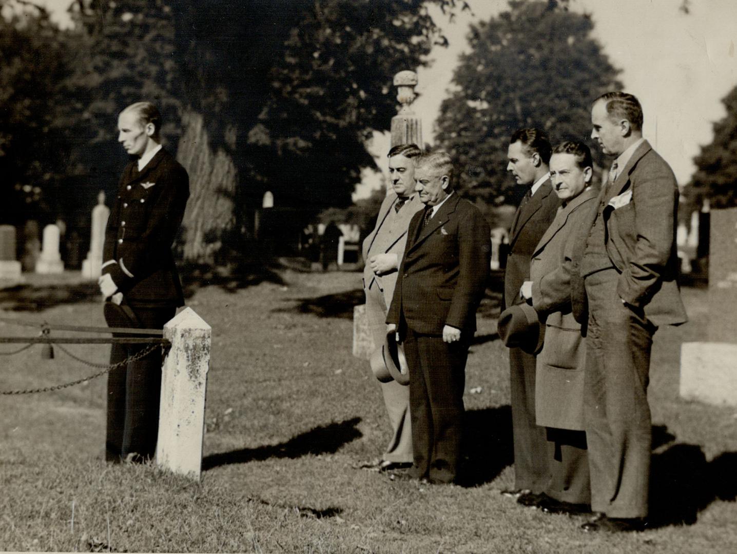 Cambria's first officer honors mother of Canadian ace, With Owen Sound citizens becoming air-minded now that a trans Canada air route is almost a real(...)