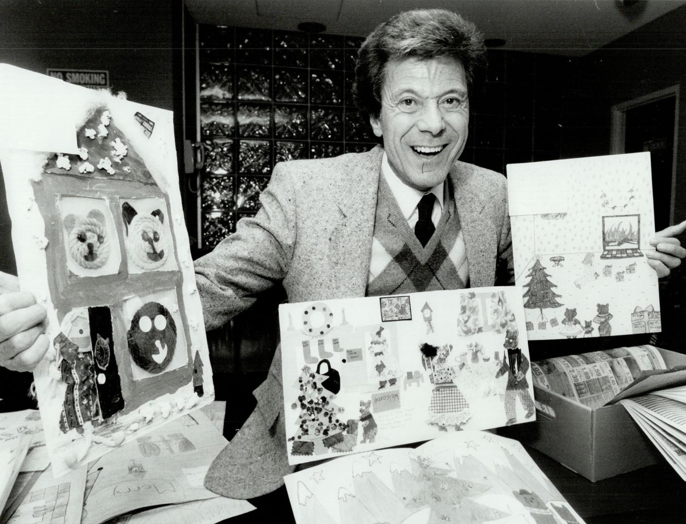 Goldilocks star loves your drawings!, British actor Lionel Blair, starring in the Christmas pantomime Goldilocks and the Three Bears at the Royal Alex(...)