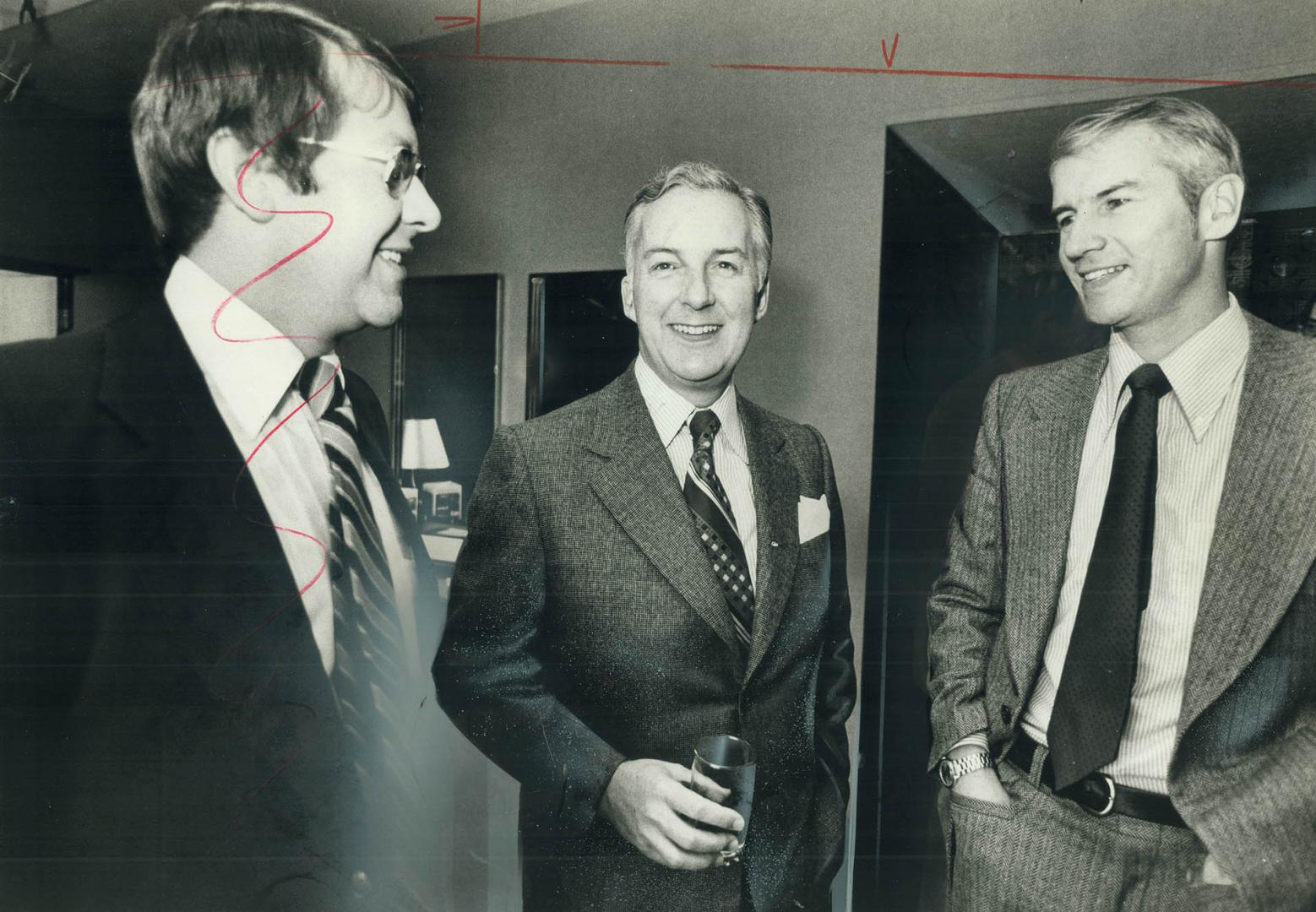 Pearce Bunting, president of the Toronto Stock Exchange (left) chats with Peter Gordon, director of the Toronto Society of Financial Analysts. Bunting(...)