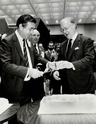 That takes the cake! What better than a birthday cake to celebrate the first anniversary of the new Toronto Stock Exchange in First Canadian Place? Ye(...)