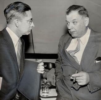 A. M. Campbell, reeve of Scarboro township and Farquhar Oliver, leader of the provnicial Liberty party, discuss some points during the hectic meeting.(...)