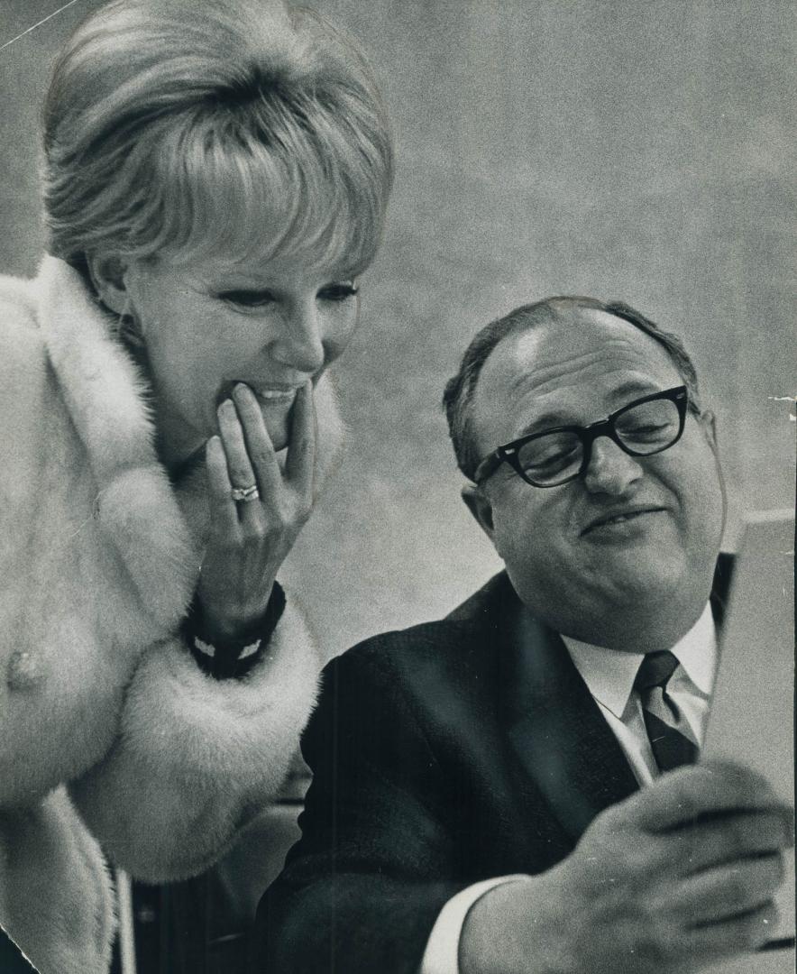 Top-Singer Petula Clark and fan at Toronto City Hall reception