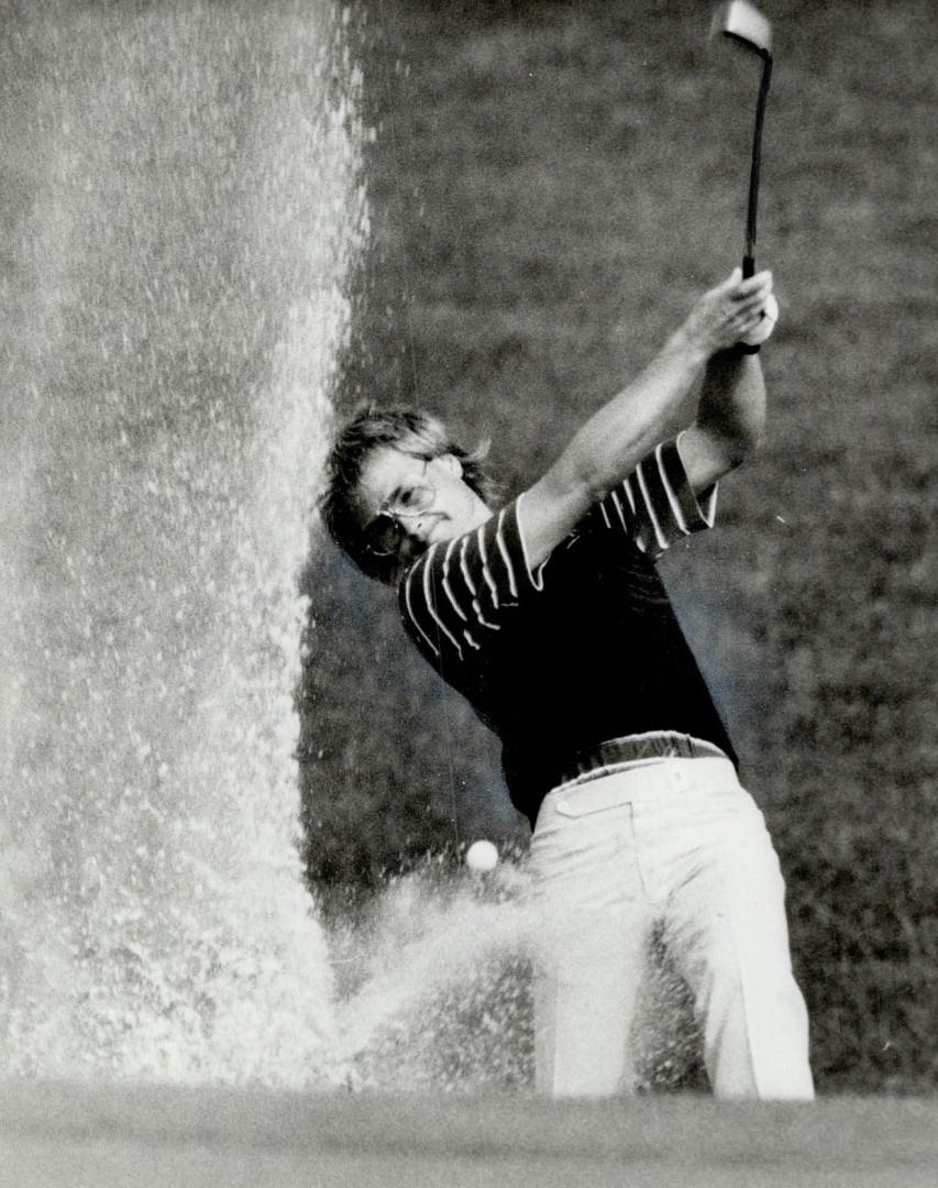 bite your tongue! Defending Canadian Open champ John Cook got himself into trouble at 16 yesterday when he landed in a bunker. His first attempt to ge(...)