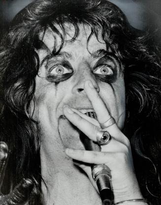 Acid-Rock entertainer Alice Cooper