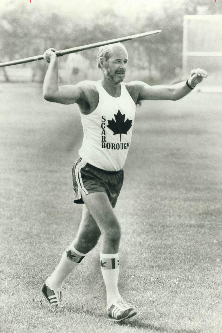 A Mayor gets in shape. Sporting a new beard, Scarborough Mayor Paul Cosgrove practices for pentathalon at the annual Indianapolis-Scarborough Peace Ga(...)