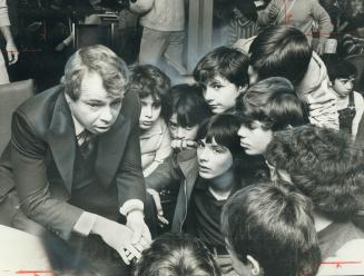 Mayor David Crombie listens attentively as Paul Costa, 12, (not shown) puts forth his debating team's view that Quebec should not separate from Canada(...)