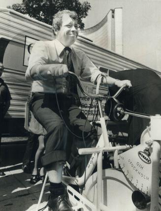 Crombie tests his stamina. Toronto Mayor David Crombie pedals a mile on stationary bicycle yesterday in Nathan Phillips Square as various machines tes(...)