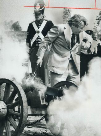 It was a real blast for Mayor David Crombie yesterday as he took his turn firing a cannon from Old Fort York to commemorate official opening of Ashbri(...)