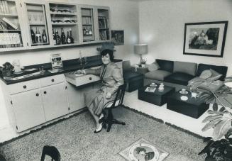 Shirley Crombie, wife of Mayor David Crombie, sits in the room setting at the Canadian National Exhibition's Better Living Centre which was decorated (...)