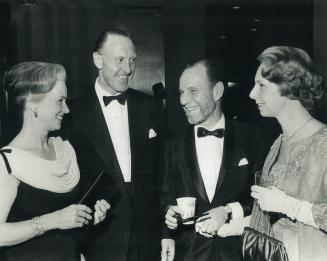 Hume Cronyn with Jessica Tandy (L) and Hugh Walka