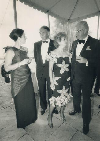 Above chatting at the Rosedale Golf Club are Ladka Sweeney, George and Susan Cohon and trade minister John Crosbie, from left