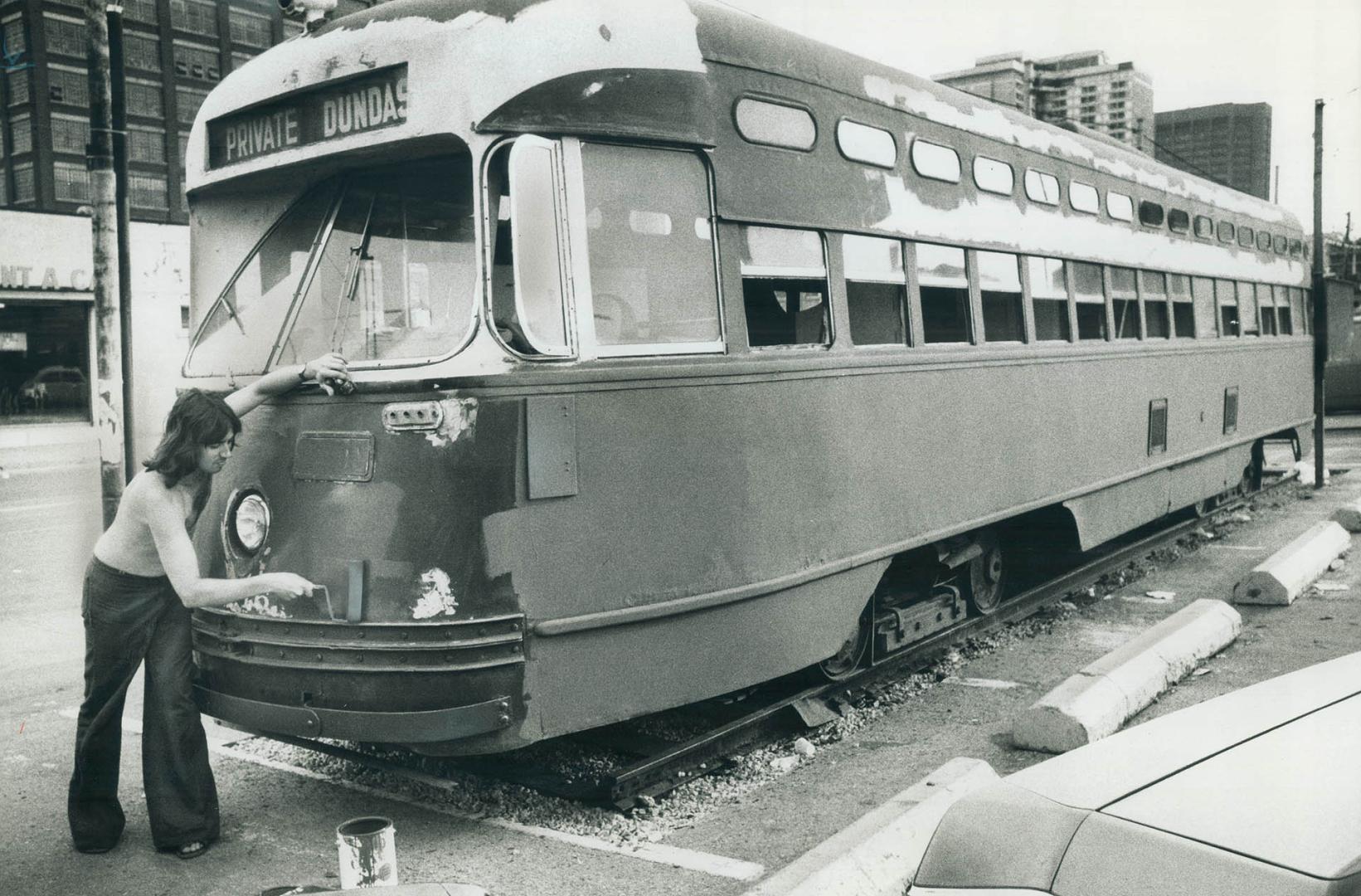 Wesley D'Angelo paints his streetcar named Desire