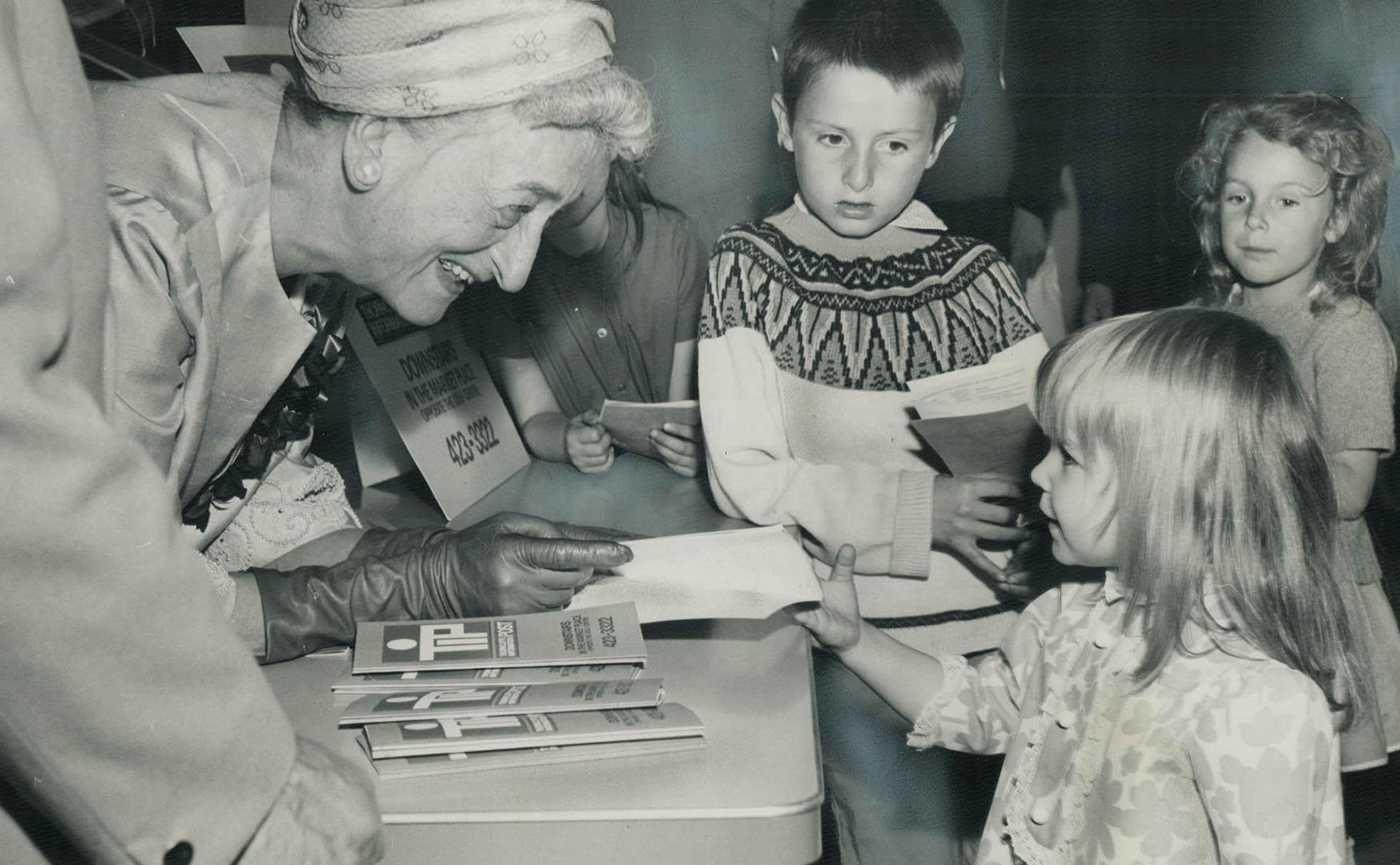 A Girl with some questions, 3-year-old Denna Woodyatt, accepts an information pamphlet yesterday from East York Mayor True Davidson, who was officiall(...)