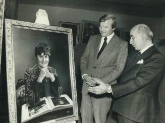 Premier Davis and photographer Cavouk at exhibition