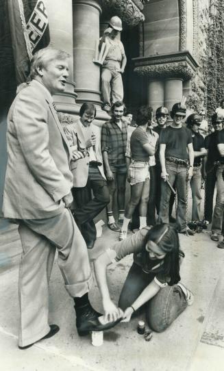 School Daze at Queen's park. University of Toronto engineering students launched annual initiation day for new students yesterday. In one slightly not(...)